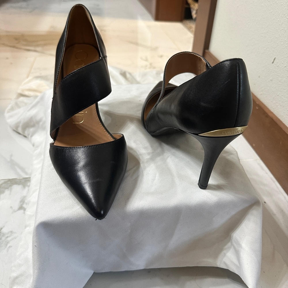 Calvin Klein Black pumps. Size 10. Cross strap . Leather upper